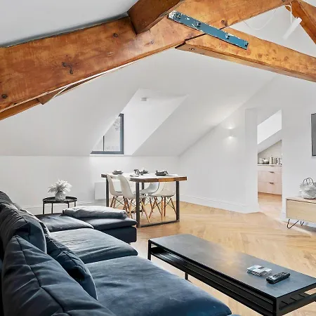 Pass The Keys A Simply Stunning Penthouse In アパート